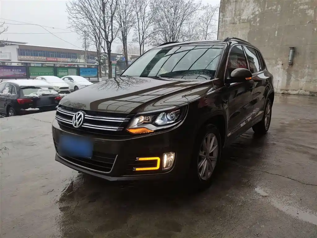 VOLKSWAGEN TIGUAN