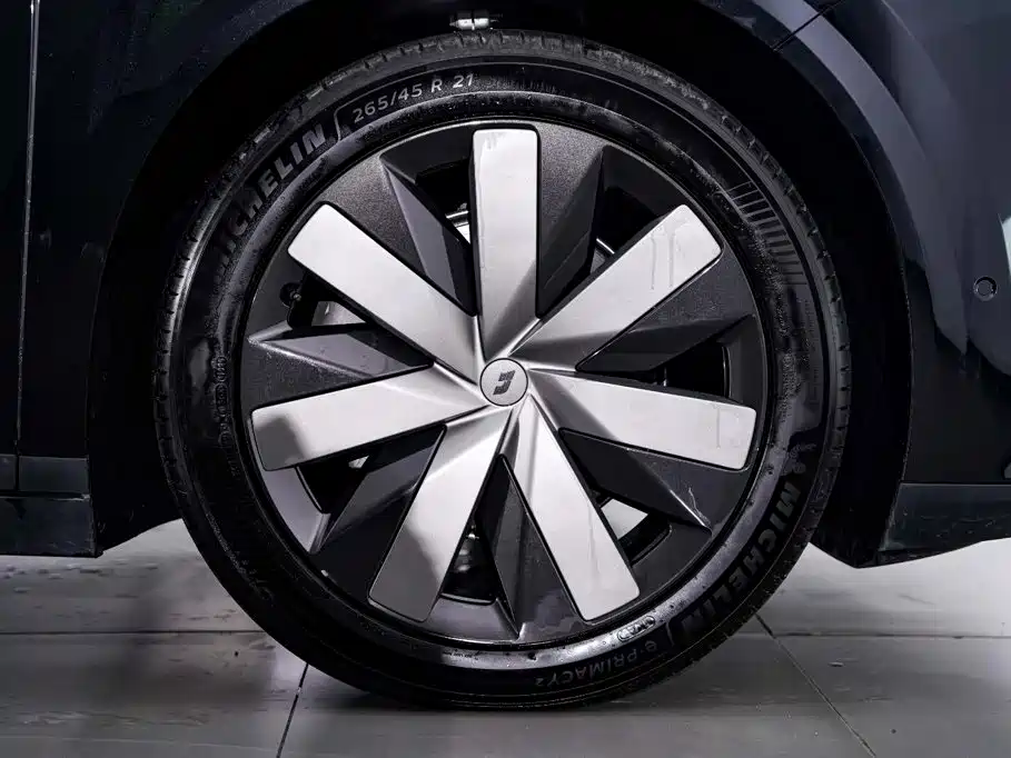 Li Auto Li i8 2026 2025 Standard Edition