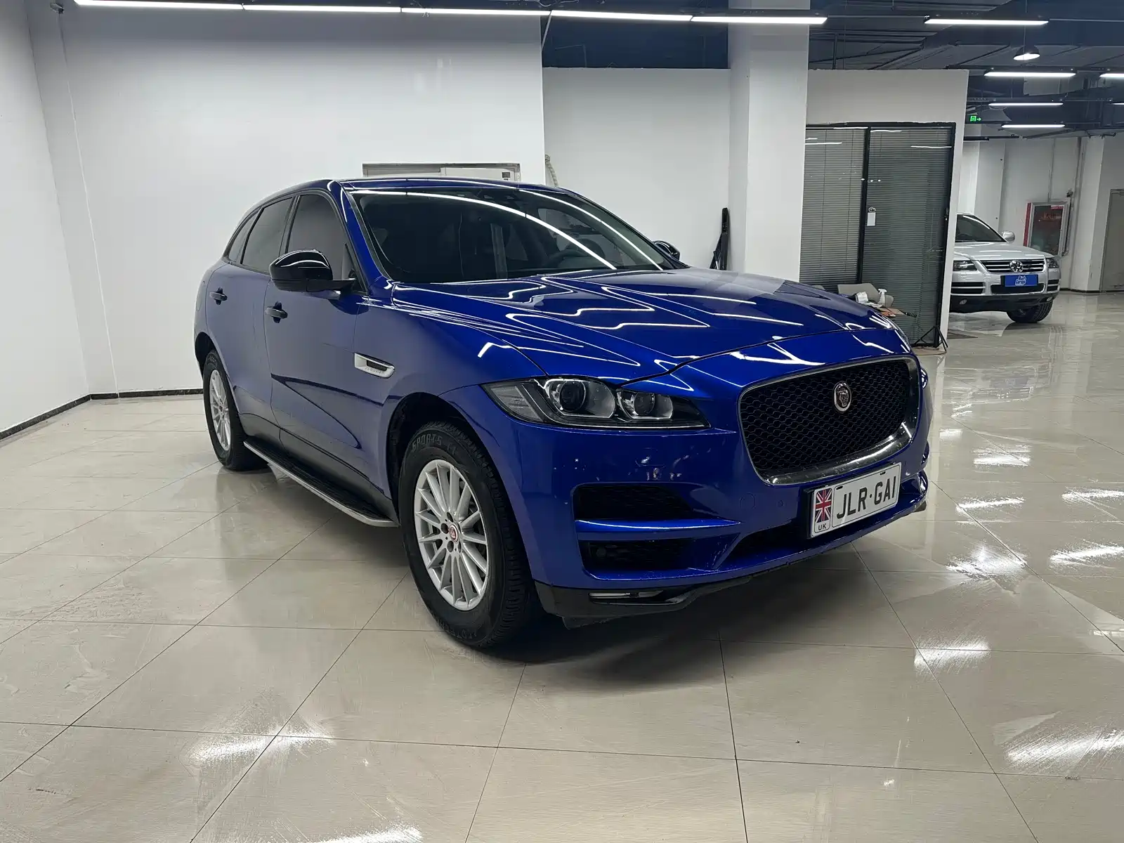 Фото 3 - Jaguar F-PACE
