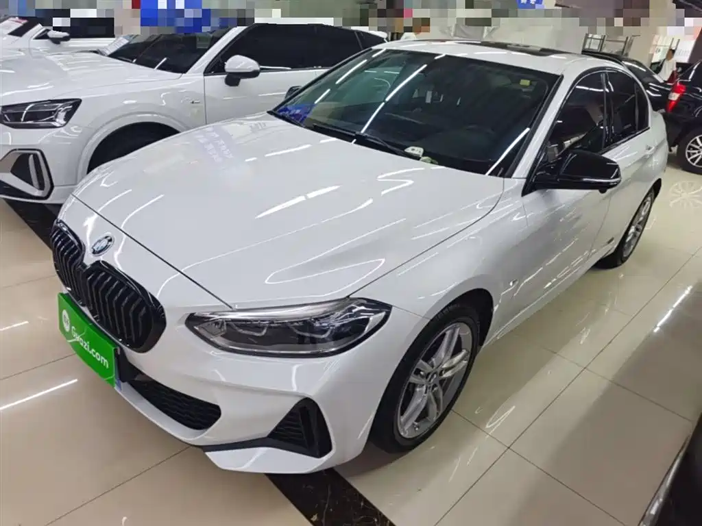 BMW 1 Series 2022 120i M Sport Shadow Edition фото 2
