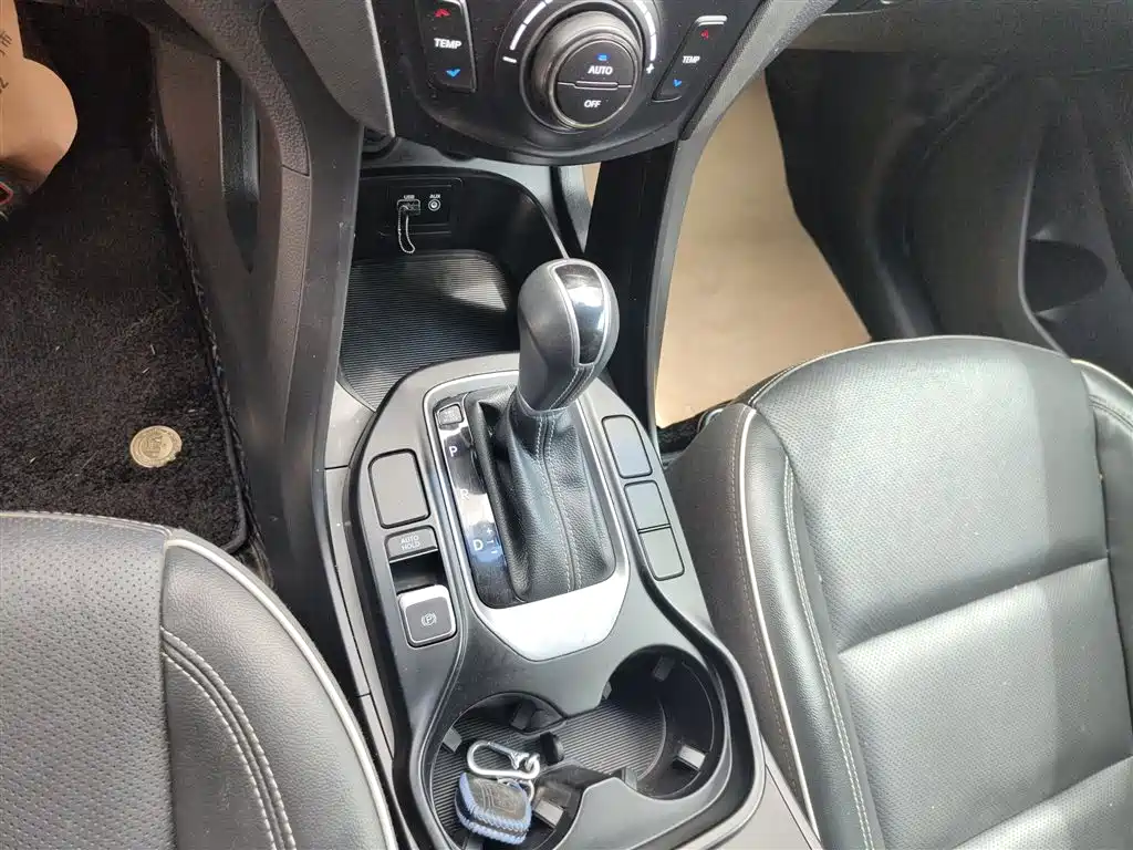 Hyundai Santa Fe 2017 2.0T Automatic 4WD Intelligent 7-Seater фото 17