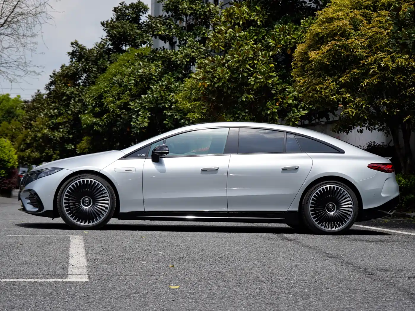 MERCEDES-BENZ EQS AMG