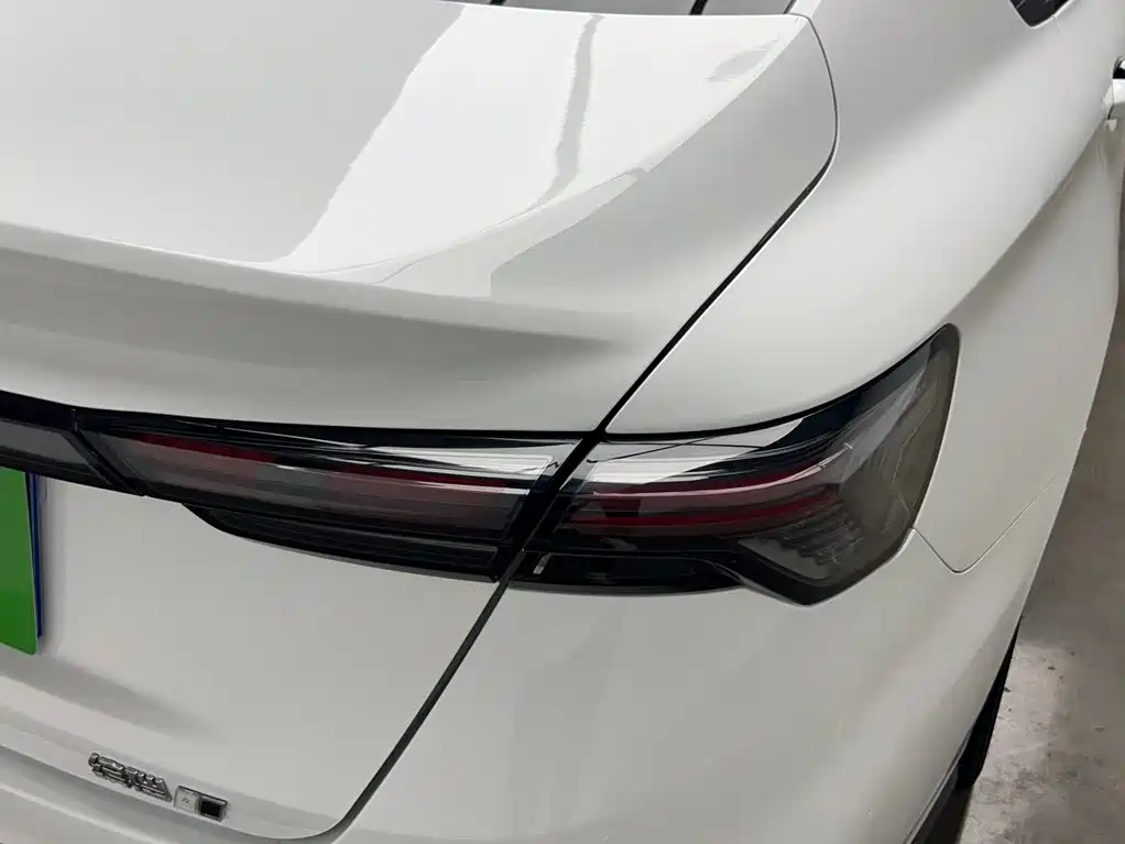Фото 24 - Geely Binrui