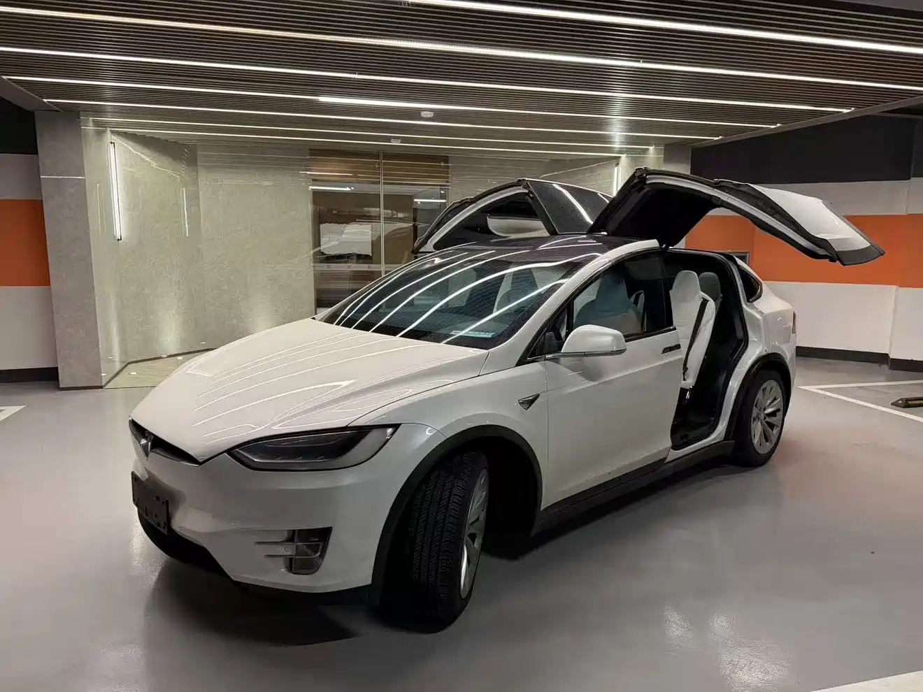 TESLA MODEL X
