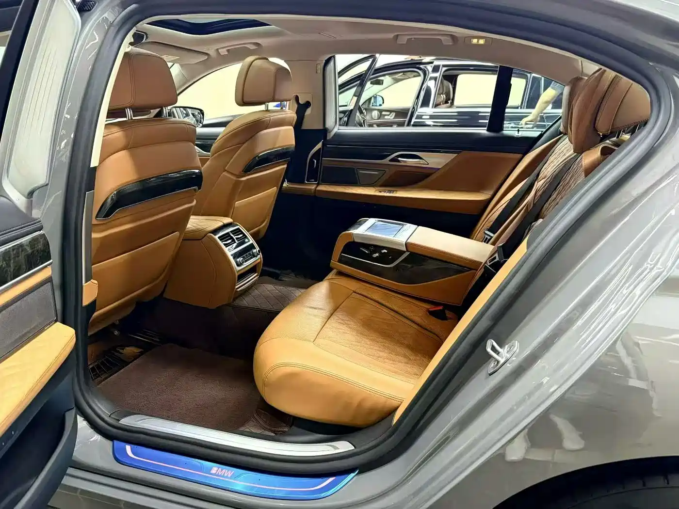 BMW 7 Series 2019 740Li Leading Luxury Package фото 8