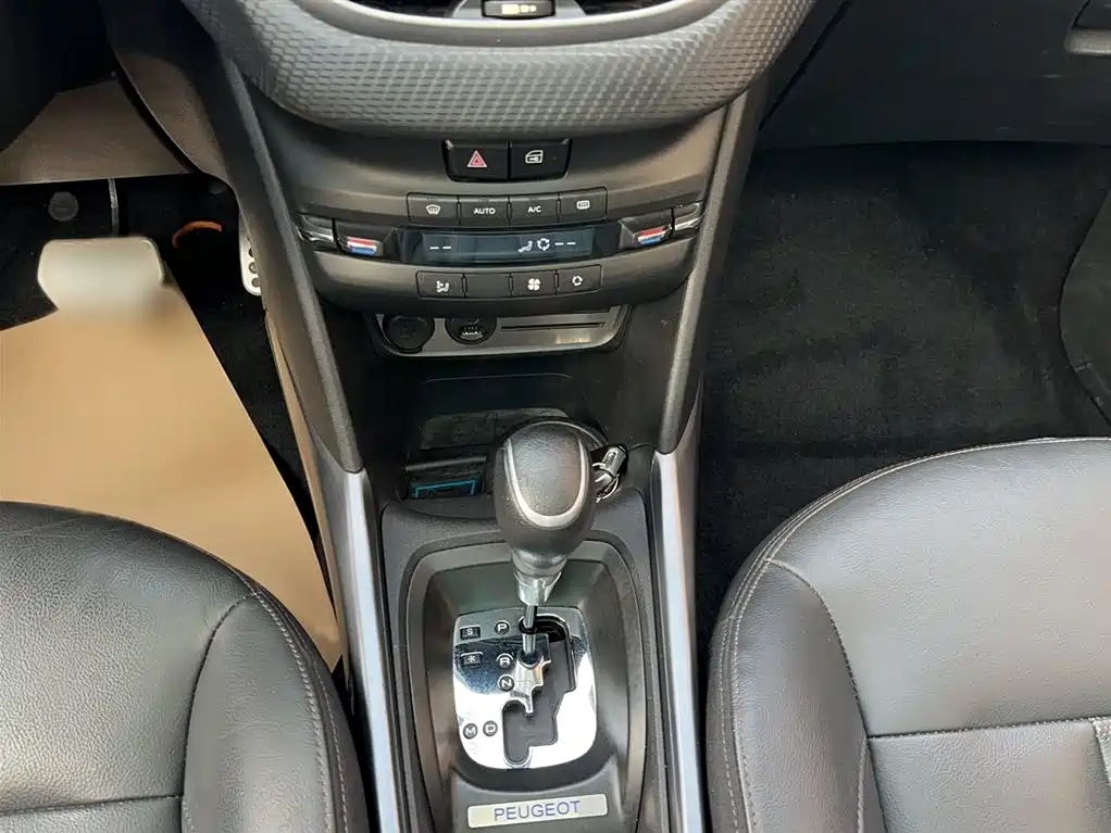 Peugeot 2008 2014 1.6L Automatic Navigation Edition фото 7