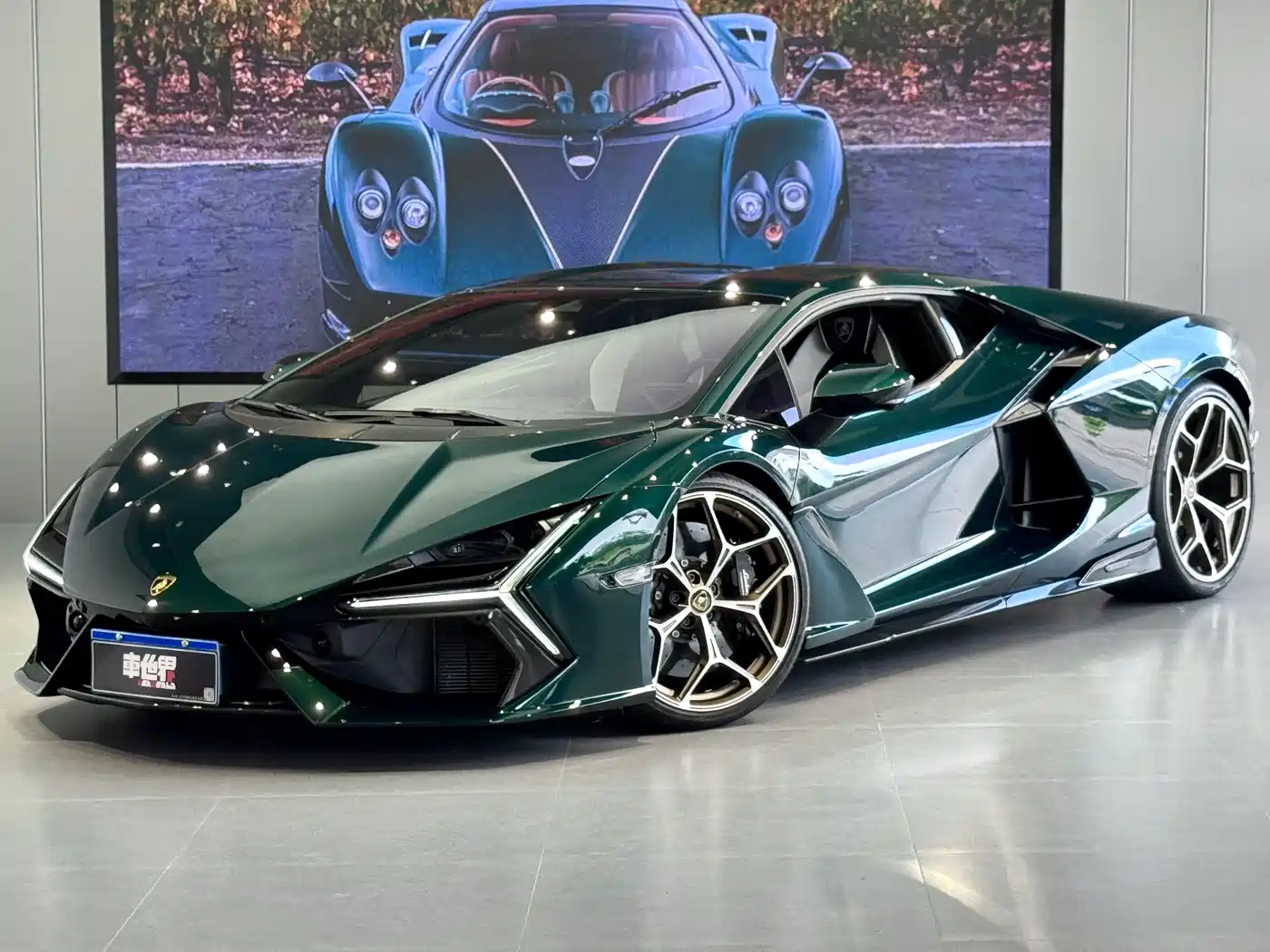 Lamborghini Revuelto 2023 6.5L PHEV Standard фото 2