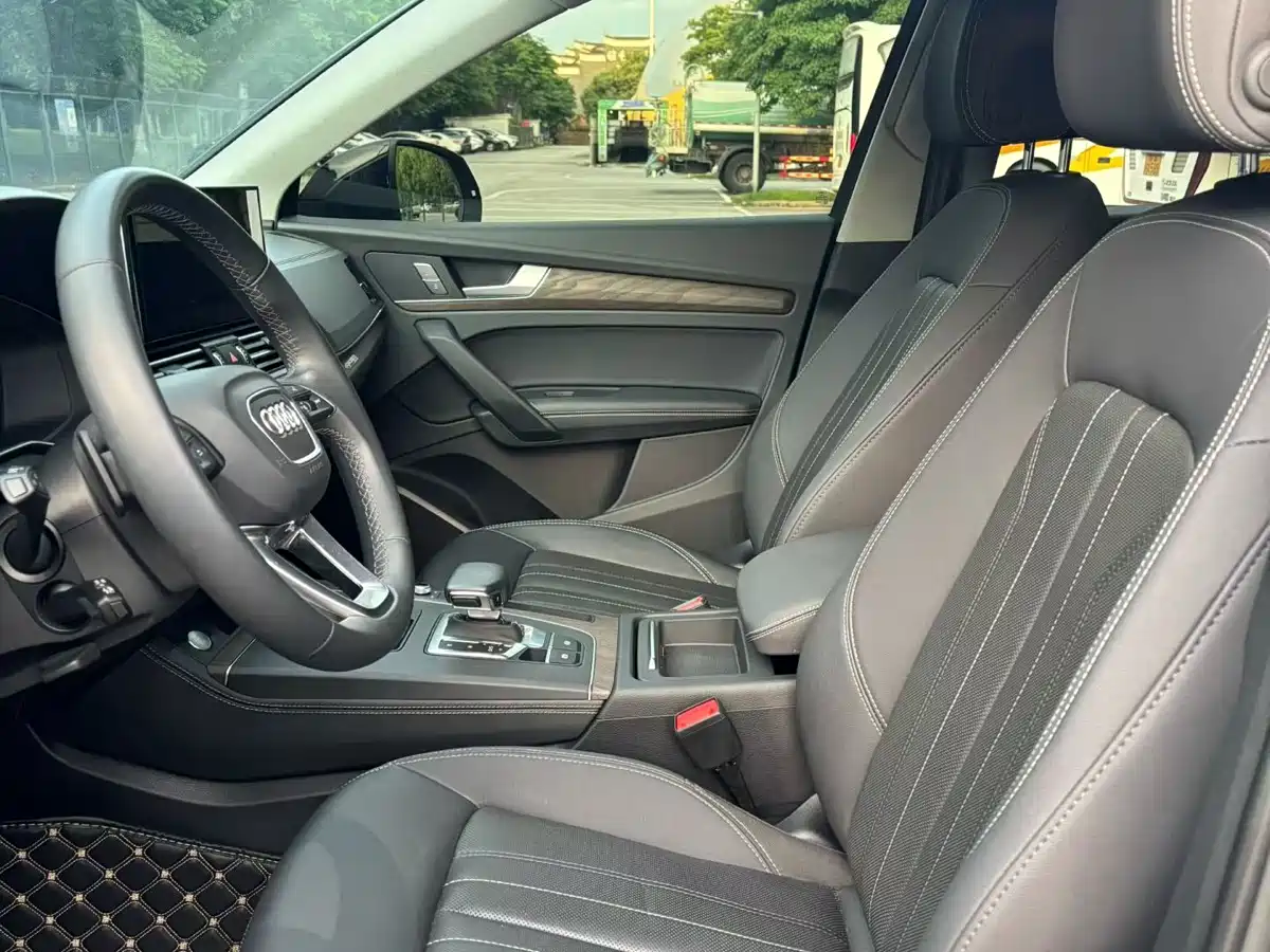 Audi Q5L 2024 Model 40 TFSI Luxury Elegance фото 5
