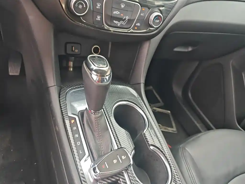 Chevrolet Equinox 2018 535T Automatic Galloping Edition фото 14