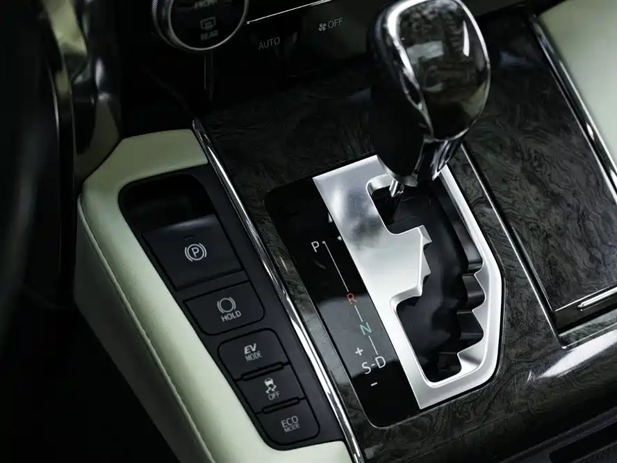 Toyota Alphard 2020 Hybrid 2.5L Premium Edition фото 17