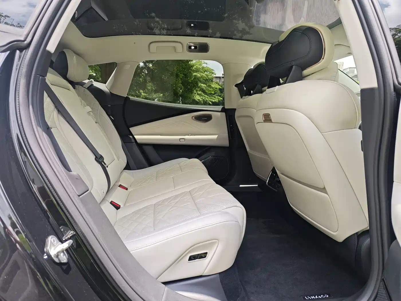 Lynk & Co 10 EM-P 2025 Model 120km Base Version фото 8