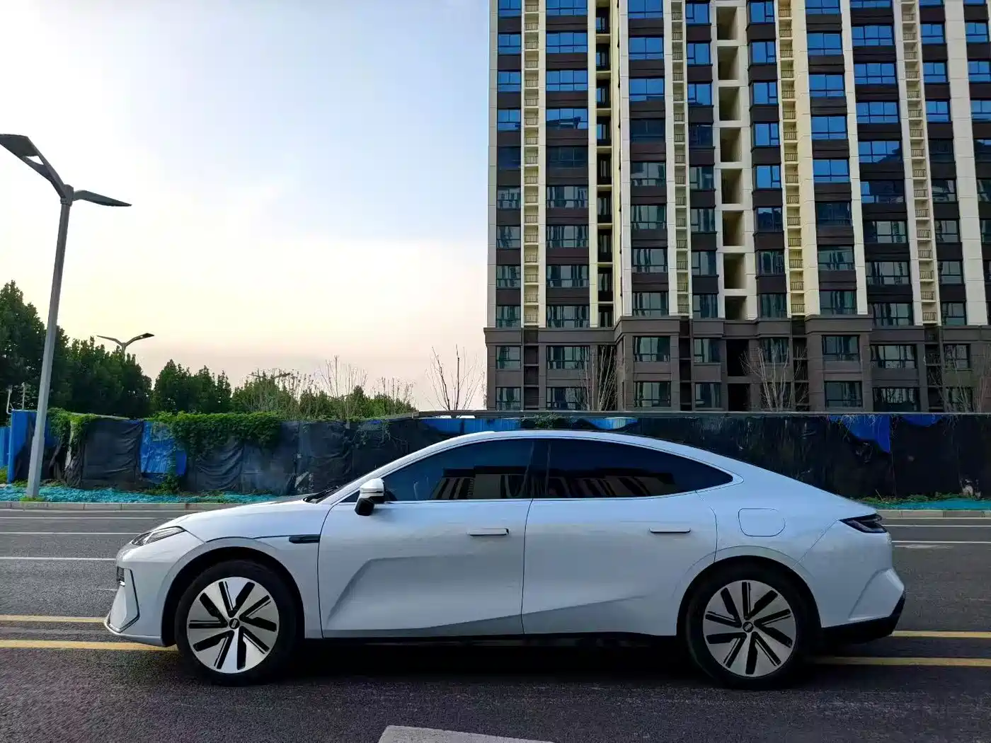 Geely Galaxy Galaxy E8 2024 2024 665km RWD Starship Smart Driving Edition