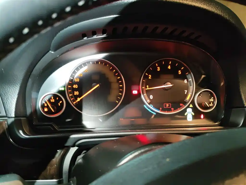 BMW 5 Series 2014 528Li Leading Edition фото 4