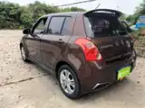 Фото 23 - Suzuki Swift