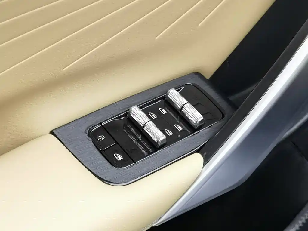 Geely Atlas L 2022 2023 Model 2.0TD DCT Flagship