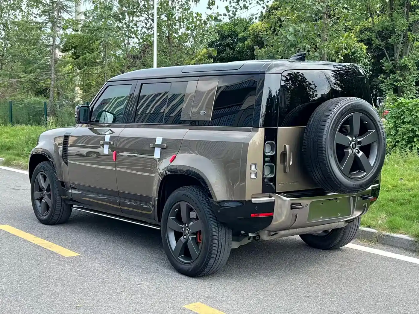Photo 4 - Land Rover Defender