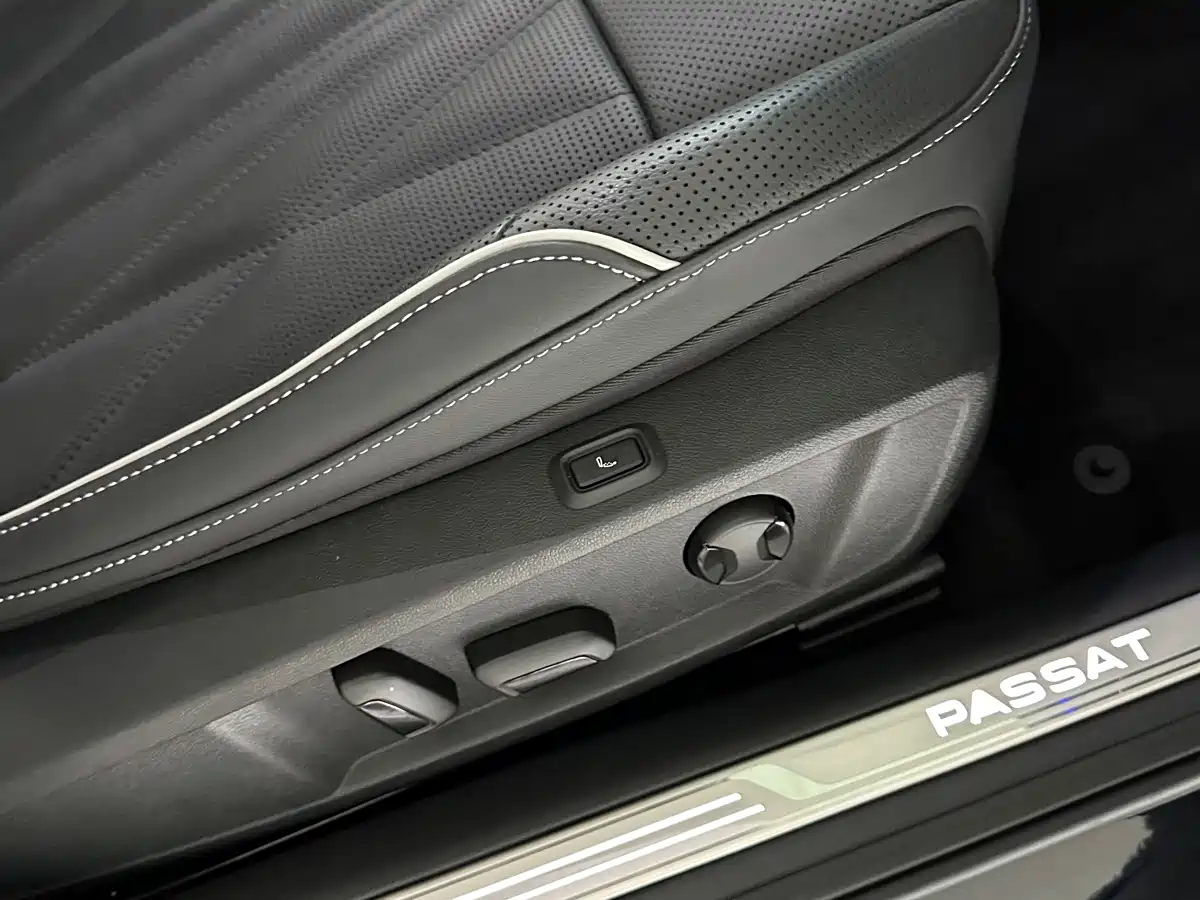 Volkswagen Passat 2022 330TSI Starry Sky Premium Edition фото 15