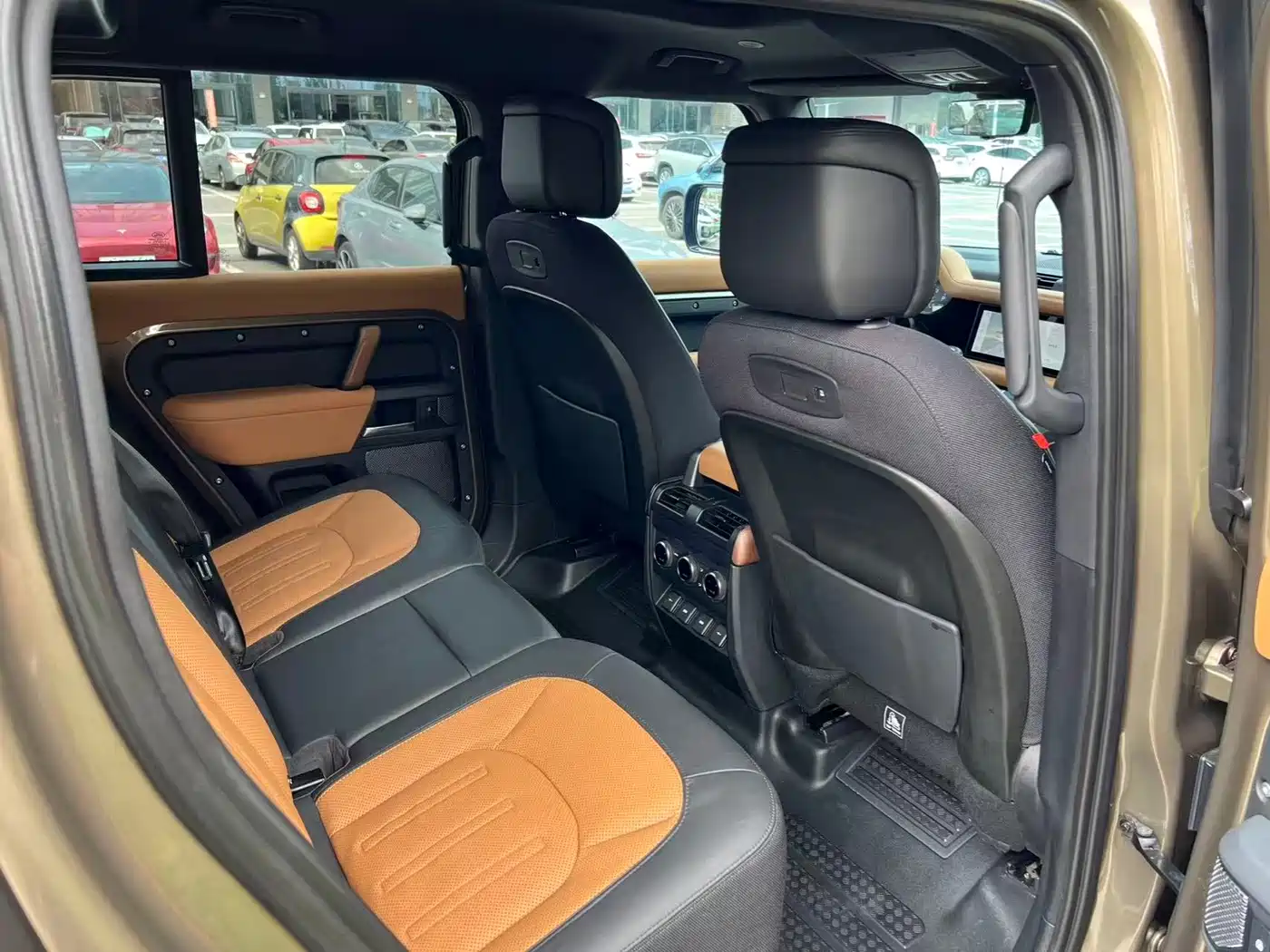 Photo 14 - Land Rover Defender