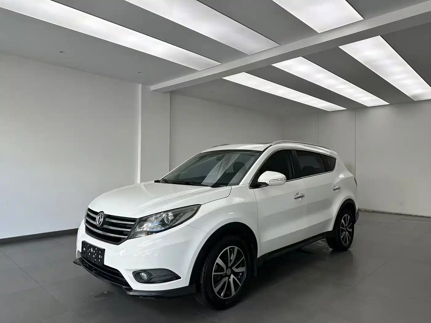 Dongfeng Fengguang Fengguang 580 2016 2016 Model 1.5T Manual Luxury Version