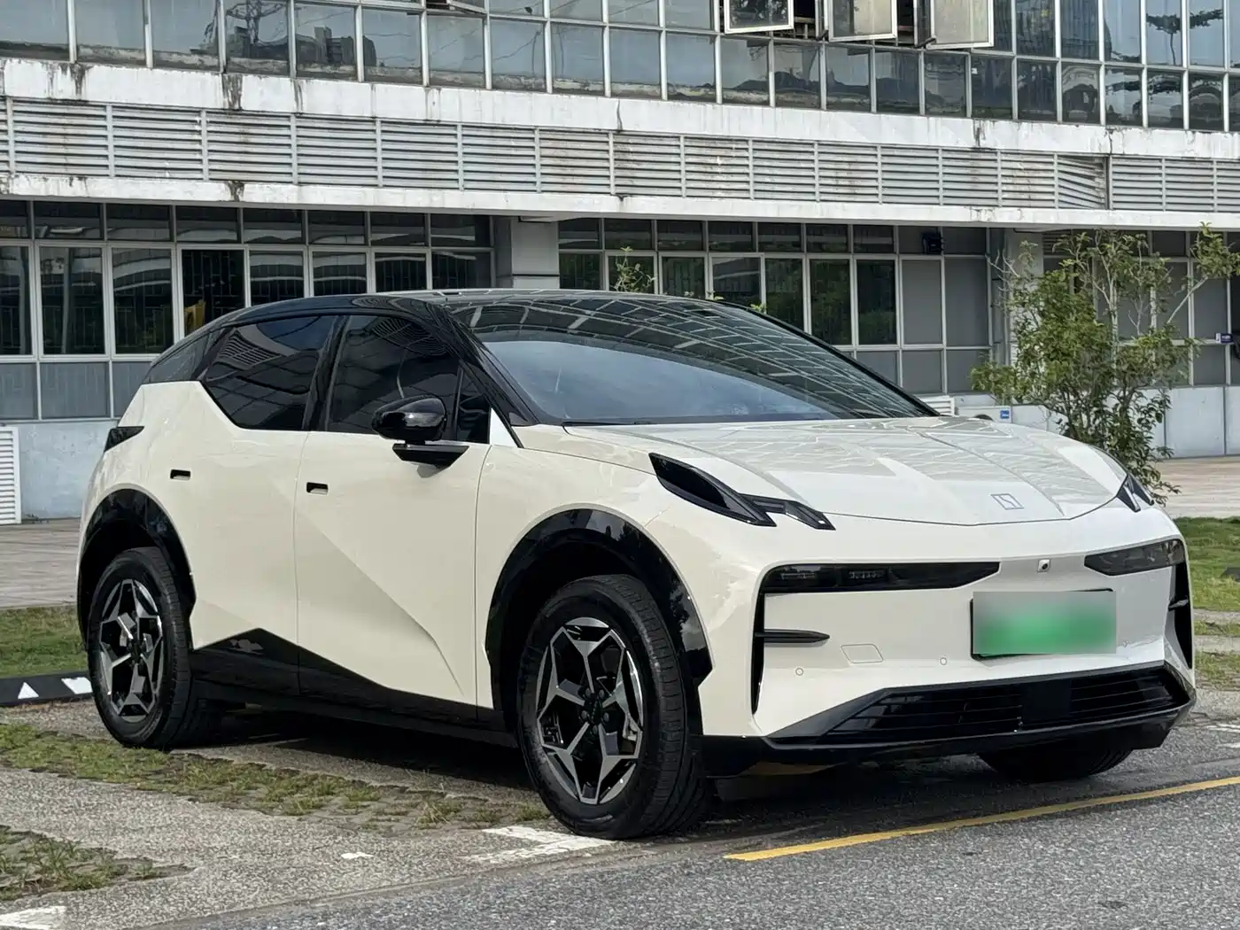 2025 ZEEKR X