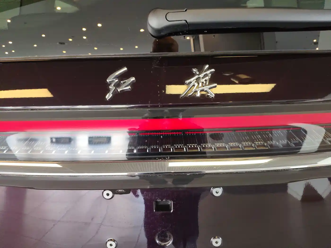Hongqi HQ9 PHEV 2024 Model 2.0T AWD Luxury Edition фото 34