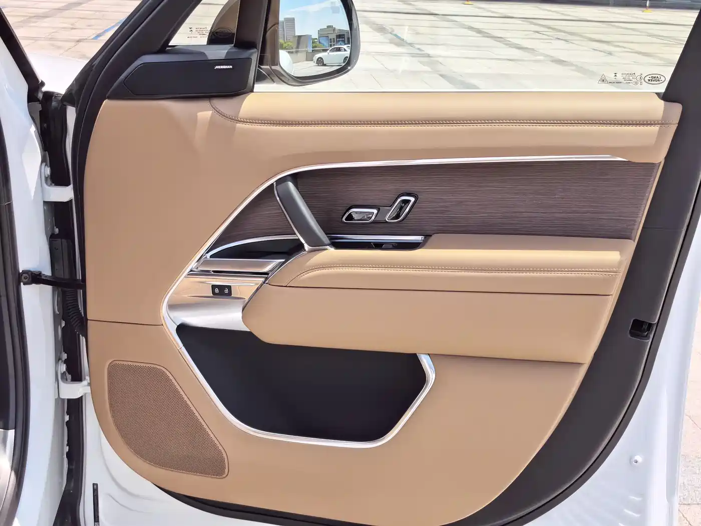 Land Rover Range Rover 2025 3.0 L6 360PS Golden Age Edition фото 13
