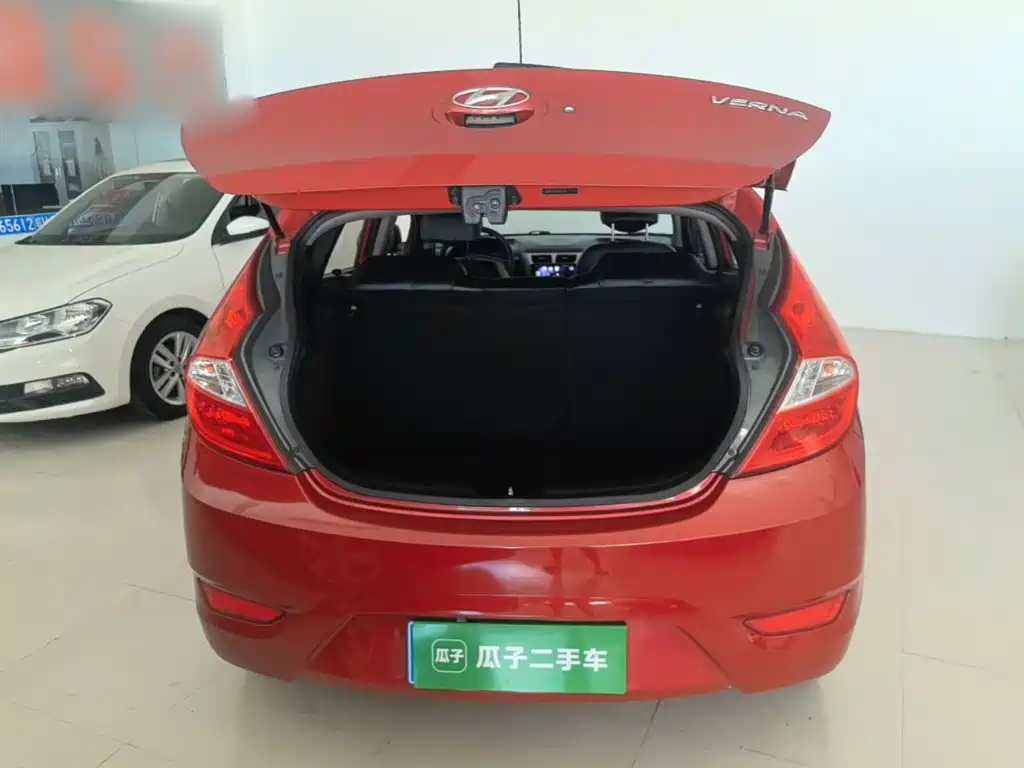 Hyundai Reina 2017 2016 1.4L Automatic GLX Leading