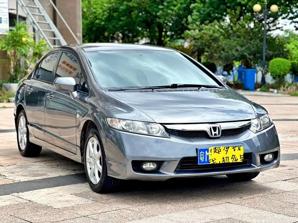 Фото 3 - Honda Civic