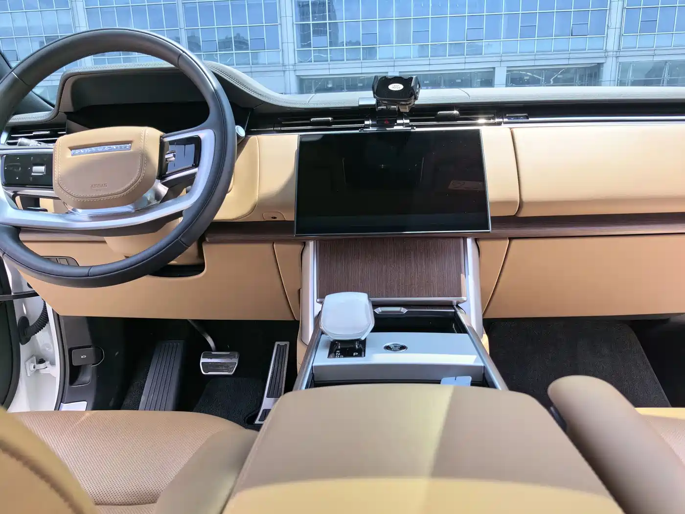 Land Rover Range Rover 2025 3.0 L6 360PS Golden Age Edition фото 18