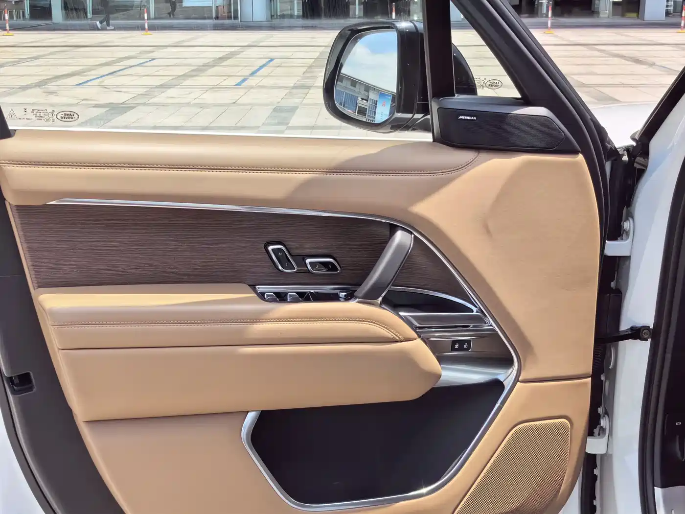 Land Rover Range Rover 2025 3.0 L6 360PS Golden Age Edition фото 10