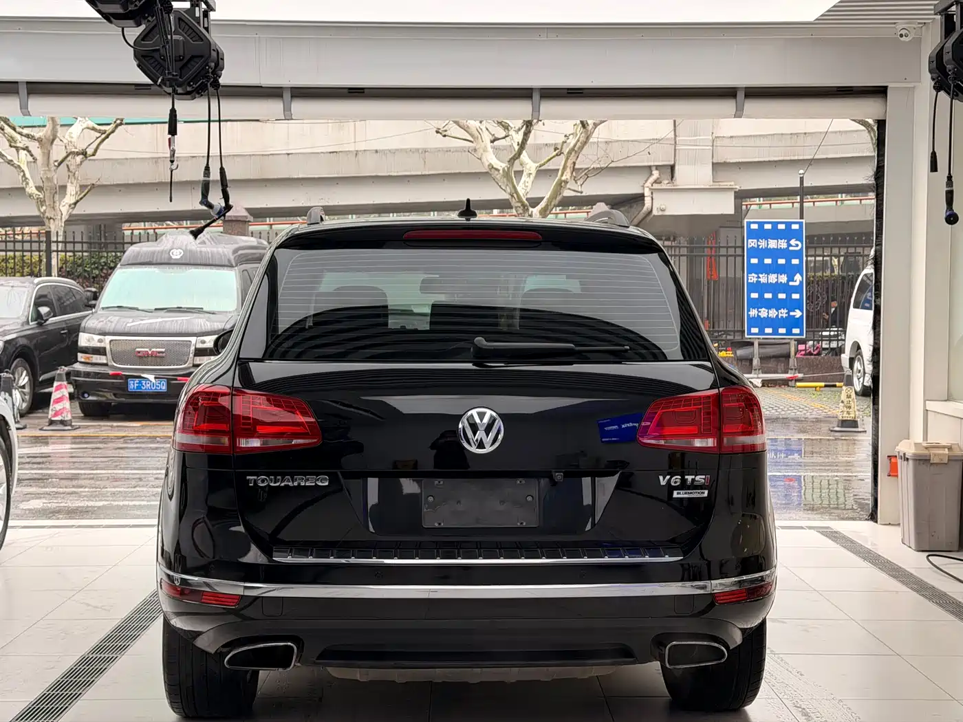 VOLKSWAGEN TOUAREG