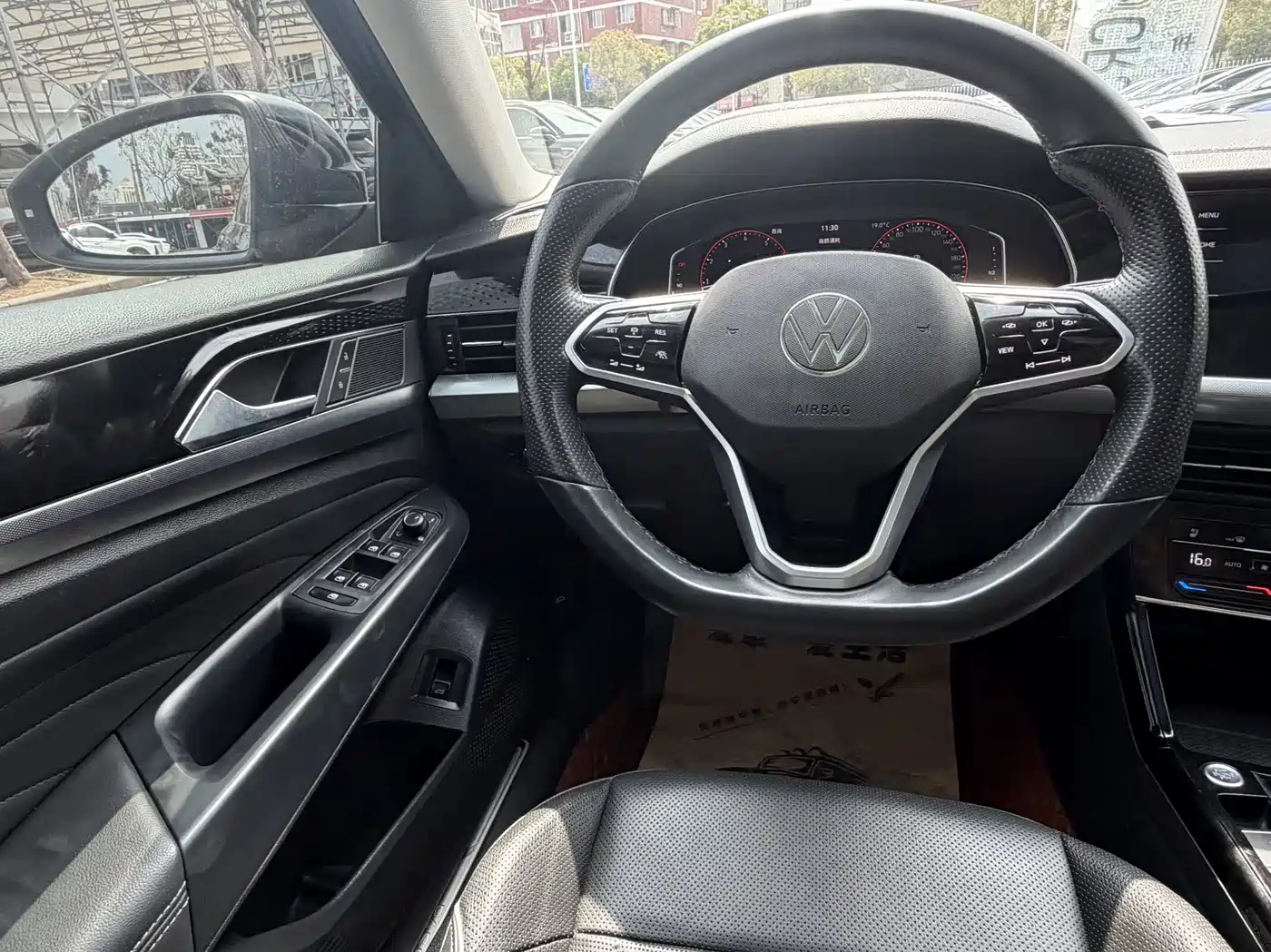 Volkswagen Passat 2023 330TSI Luxury Edition фото 9