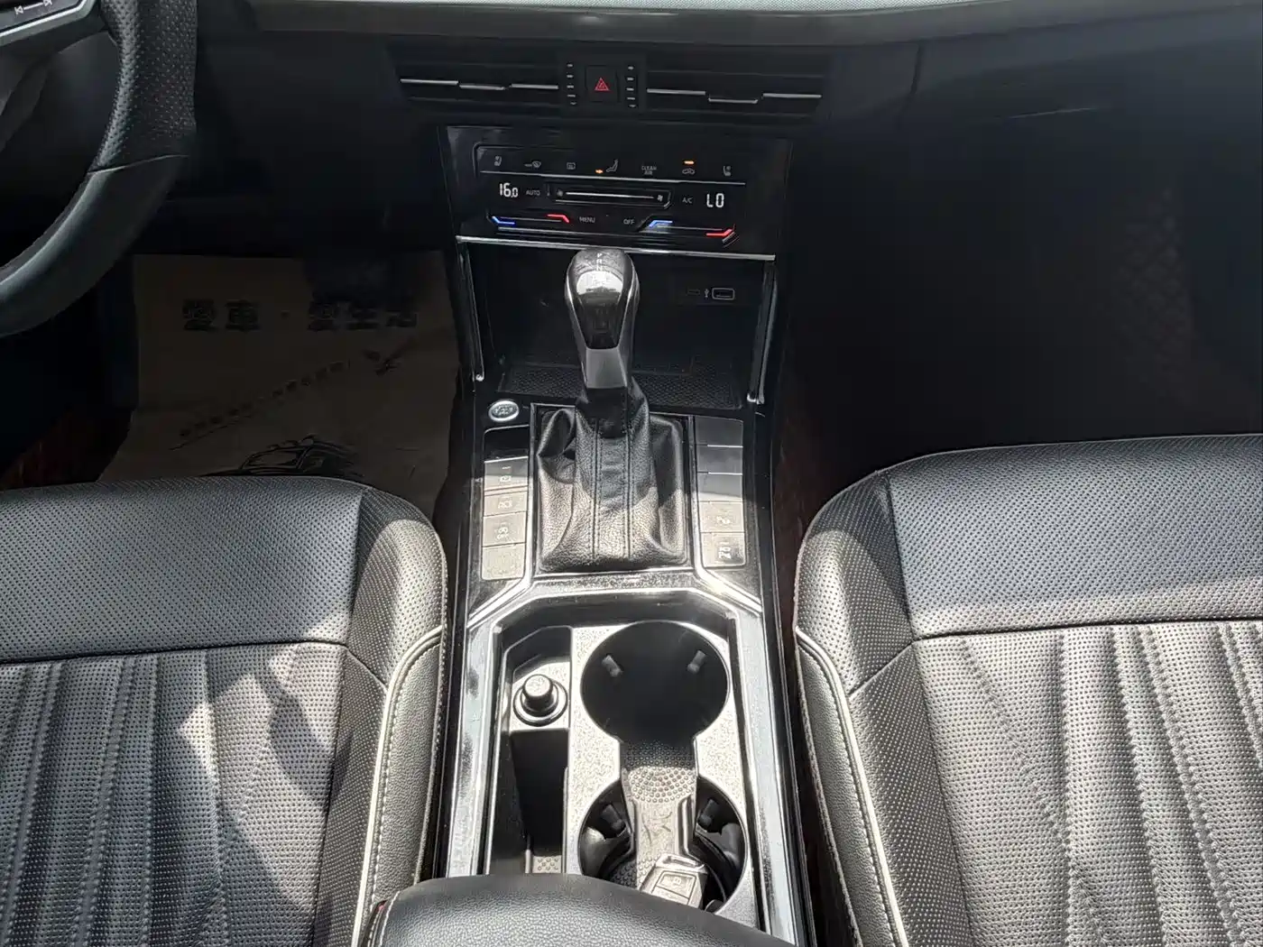 Volkswagen Passat 2023 330TSI Luxury Edition фото 12