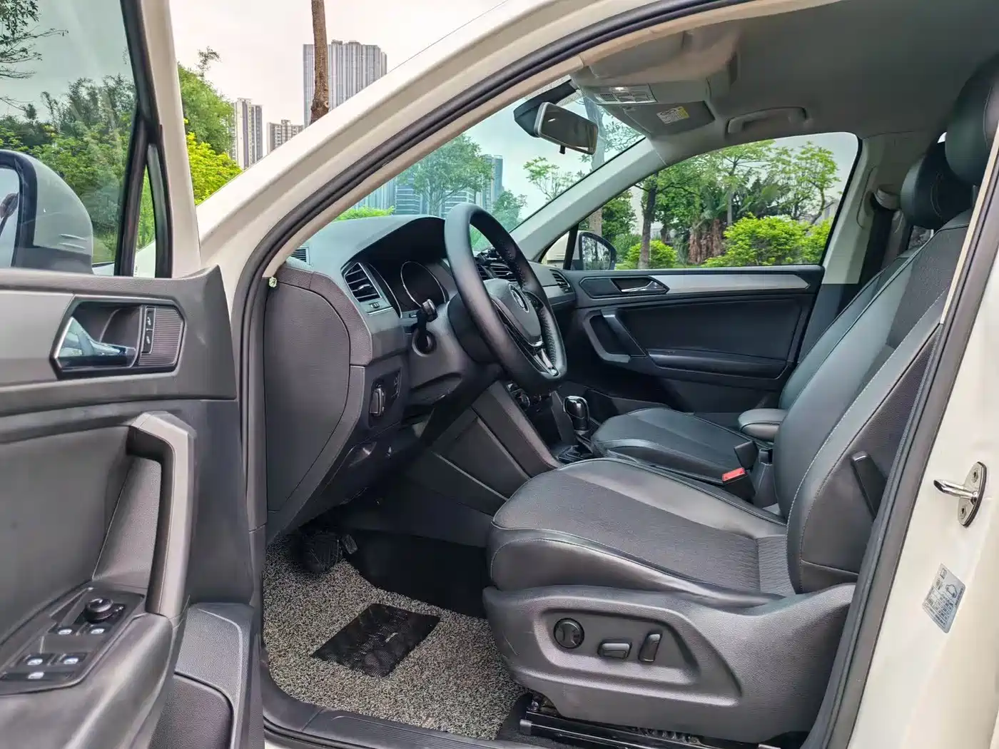 Volkswagen Tiguan L 2017 330TSI Automatic 2WD Trend Edition фото 4