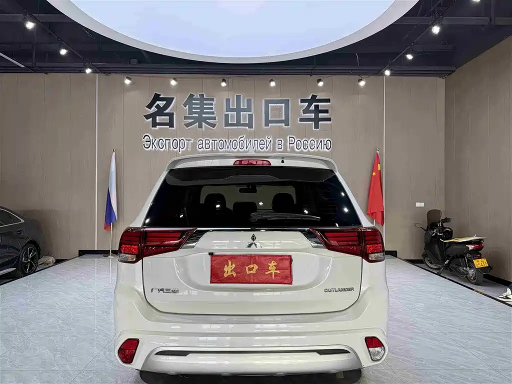 MITSUBISHI OUTLANDER