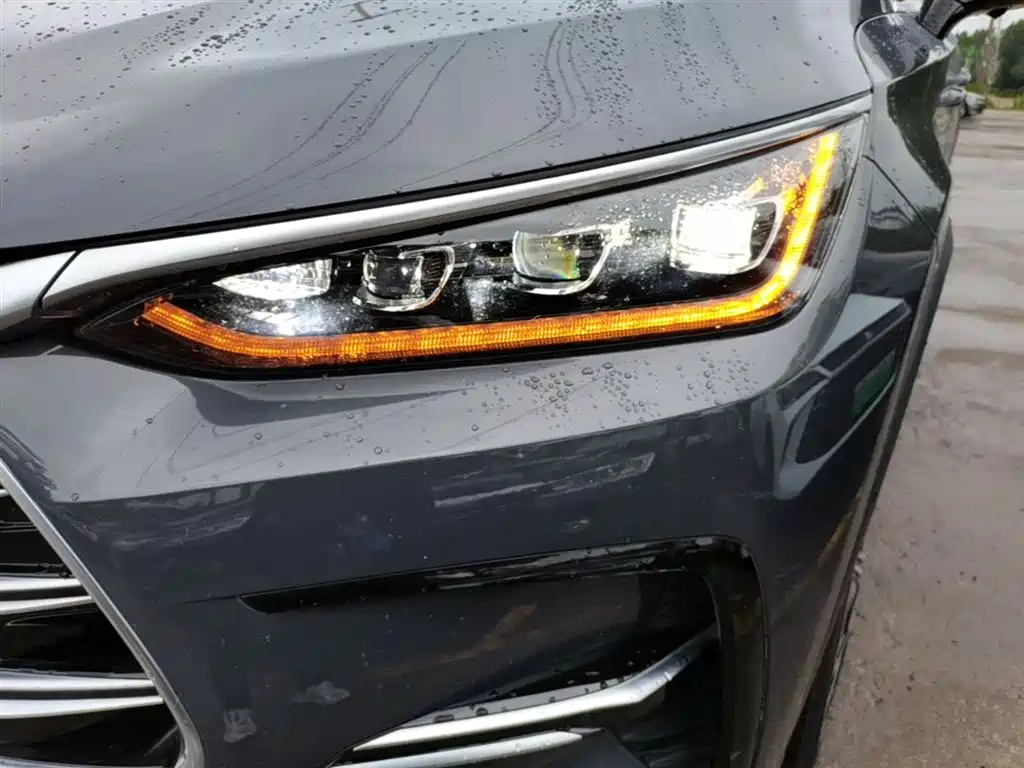 BYD Tang New Energy 2021 DM-i 112KM Honor фото 24