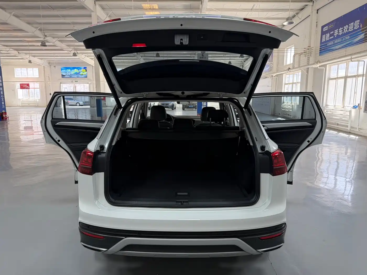 Volkswagen Tayron 2022 330TSI 2WD Luxury Smart Connect Edition фото 16