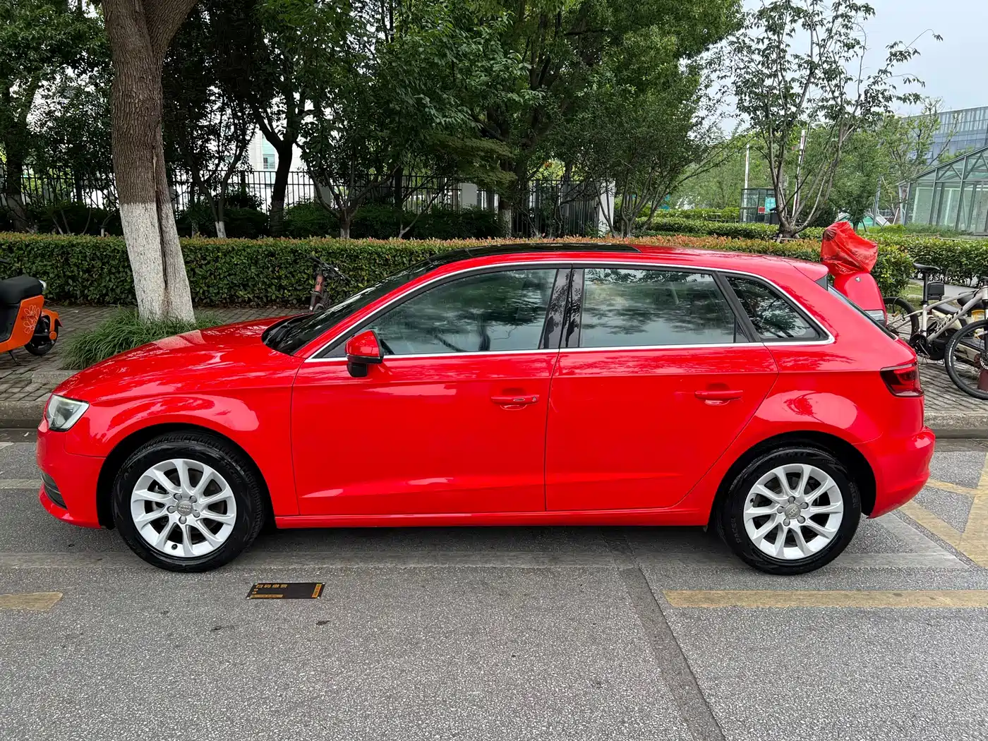 Audi A3 2016 Sportback 35 TFSI Leadership фото 4