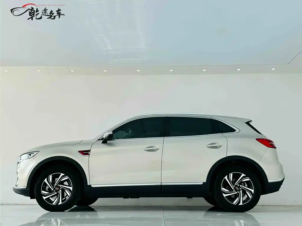 Hongqi HS5 2022 Facelift 2.0T Smart Flag Enjoyment Edition фото 4