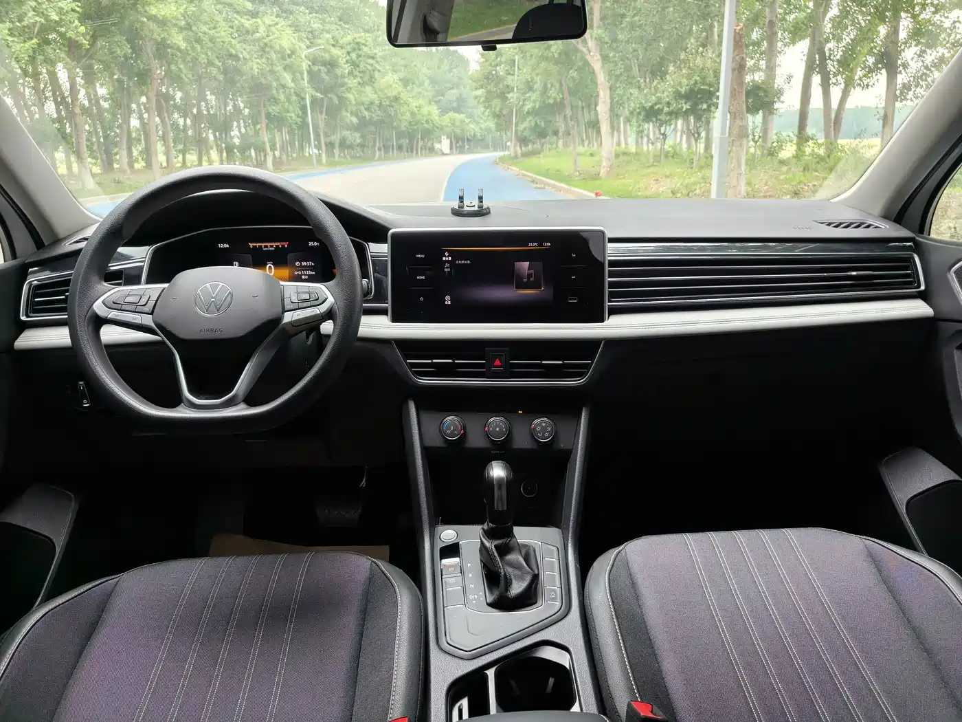 Фото 13 - Volkswagen Tiguan L