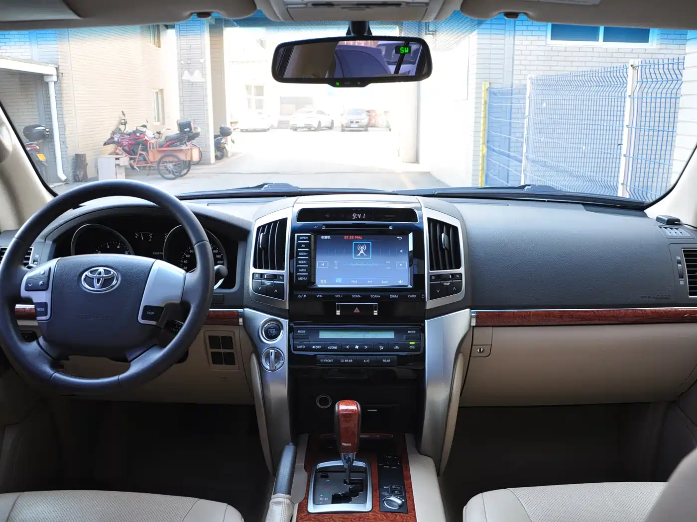 Toyota Land Cruiser 2012 4.6L Automatic VX фото 8