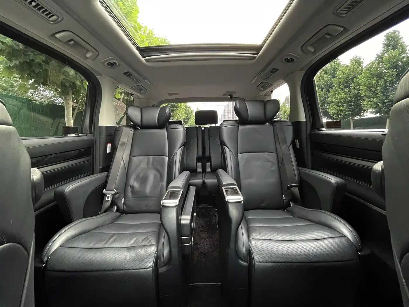 Toyota Vellfire 2021 Crown Hybrid 2.5L HV Luxury Edition фото 12