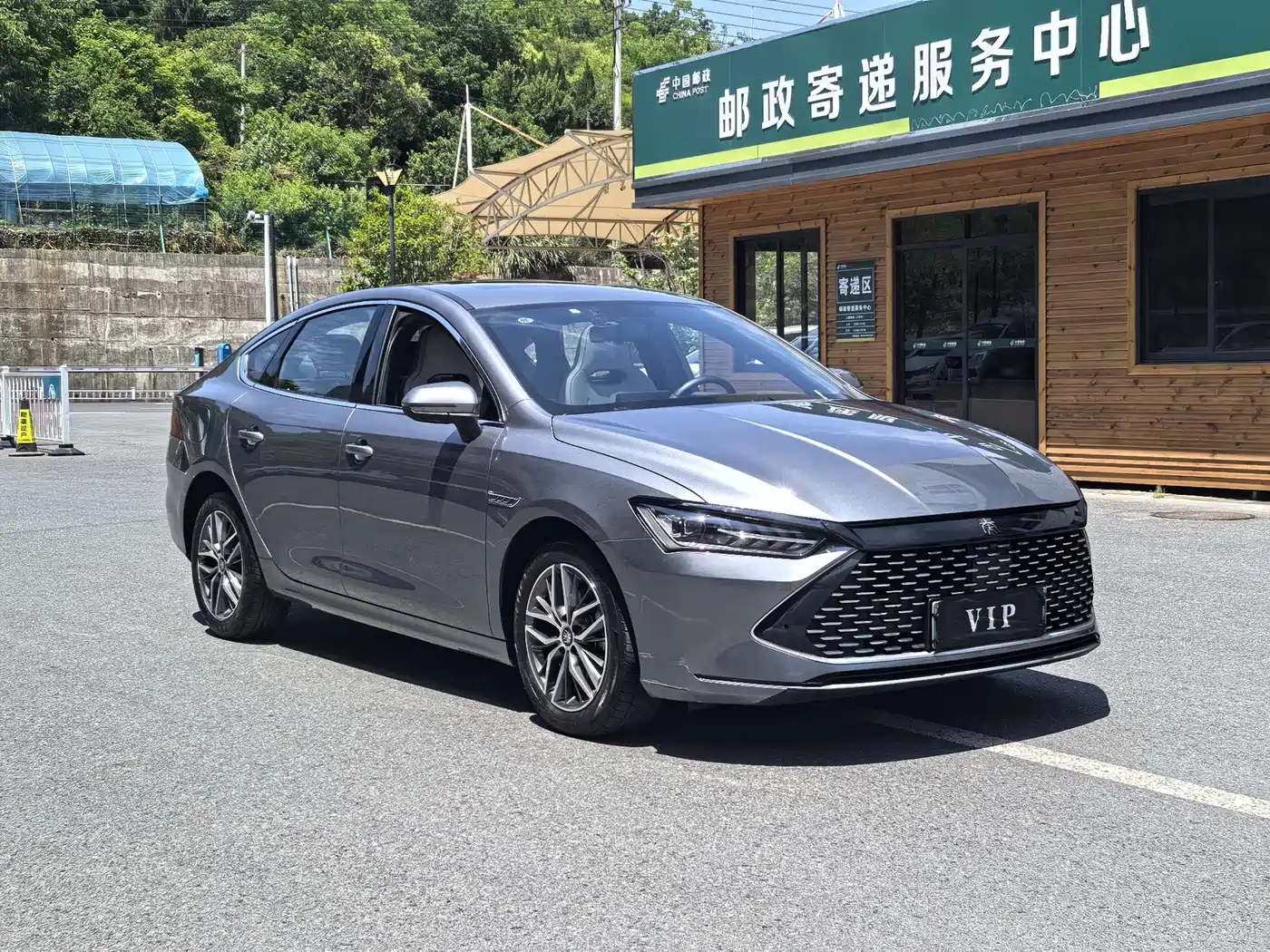 BYD Qin PLUS 2024 Glory Edition DM-i 55KM Surpass фото 3