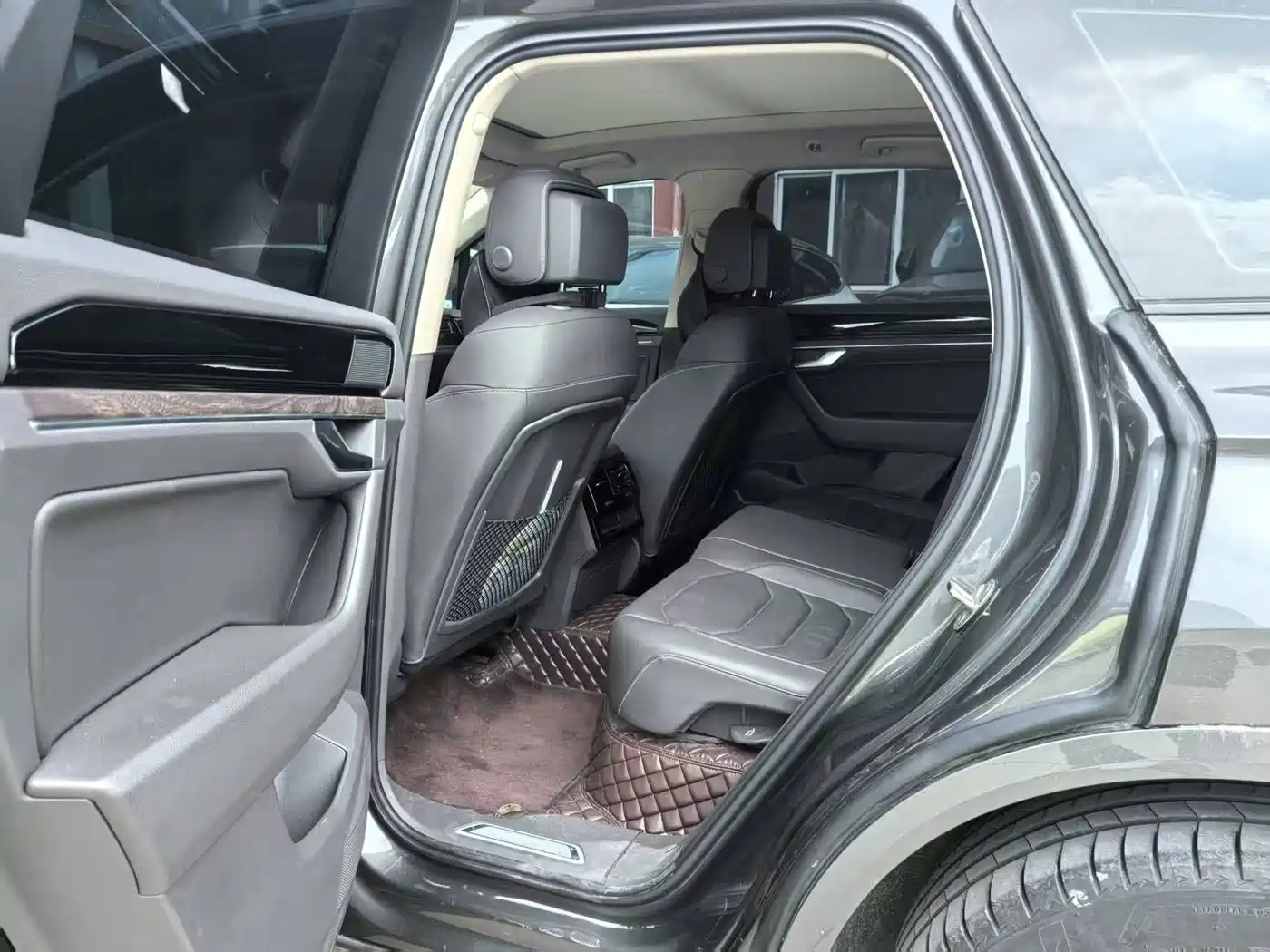 Volkswagen Touareg 2023 2022 3.0TSI Rui Xiang Edition Gloss Black Sport Package
