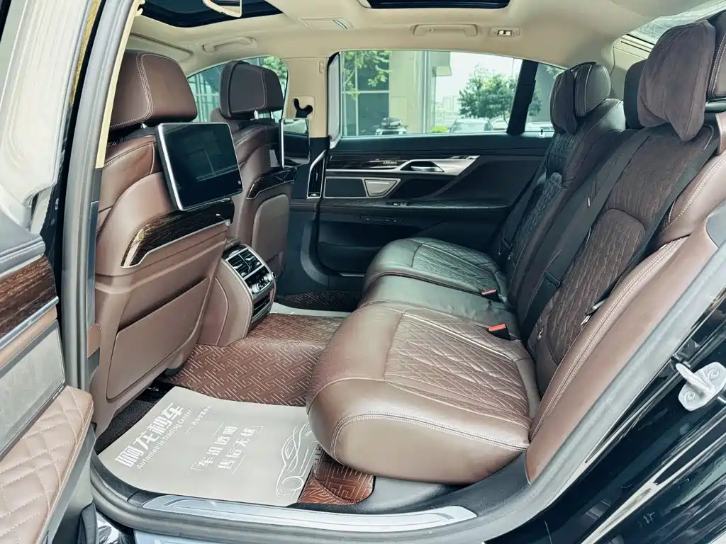 BMW 7 Series, миниатюра 12