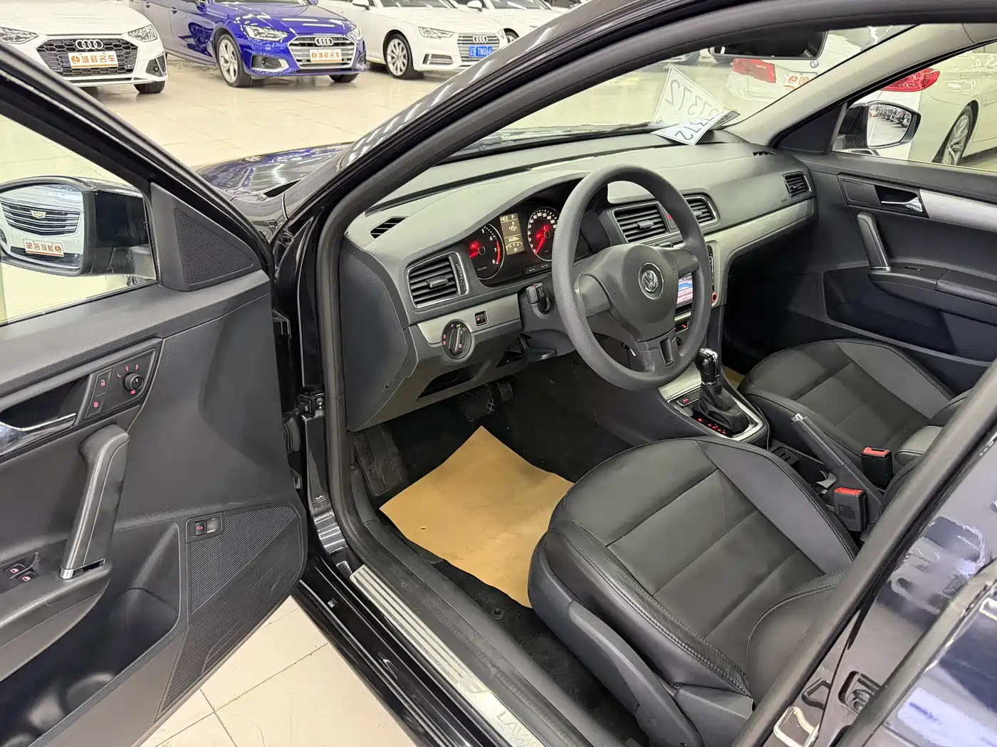 Volkswagen Lavida 2013 Facelift Classic 1.6L Automatic Comfort фото 6