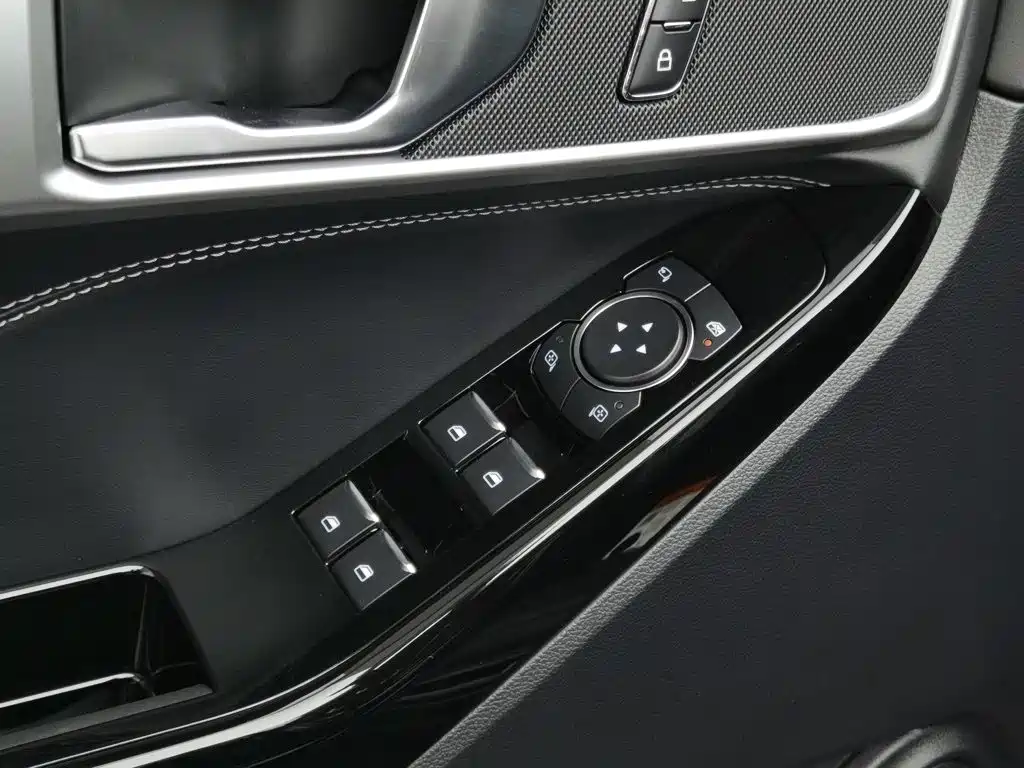 Фото 9 - Ford Explorer