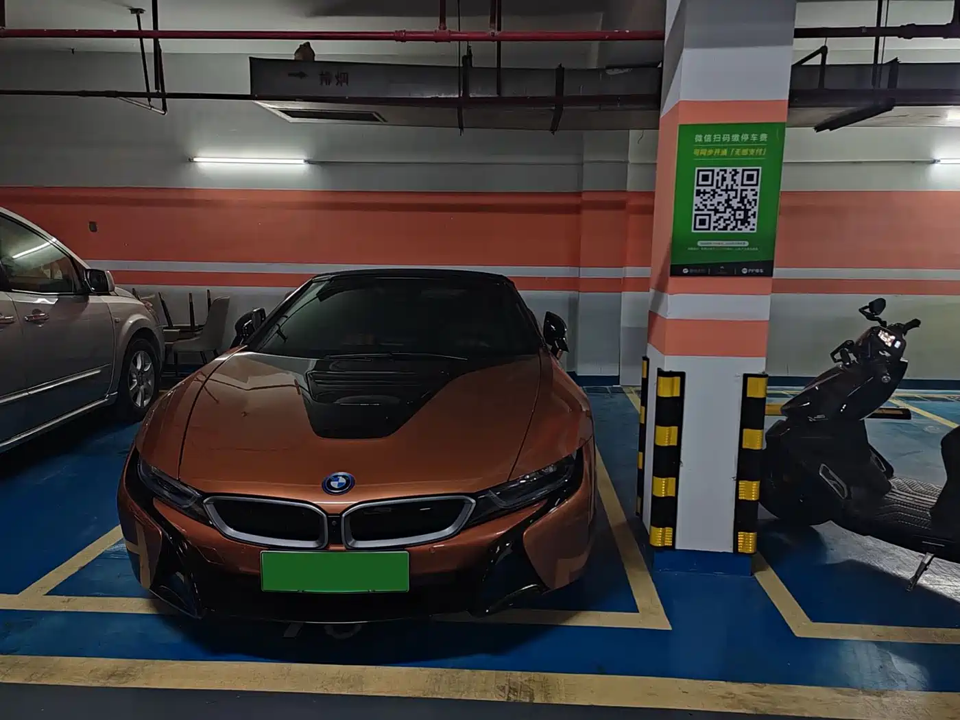BMW i8 2019 Convertible Sports Car фото 2