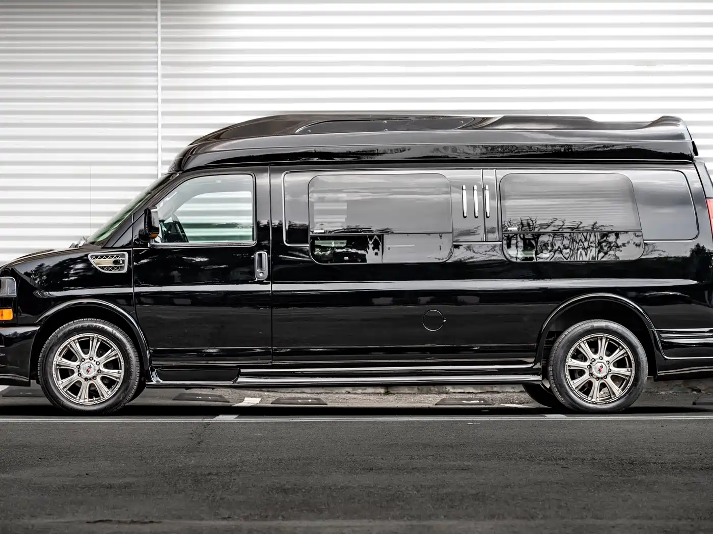 GMC Savana 2011 2011 Model 6.0L Business Star 7-seater