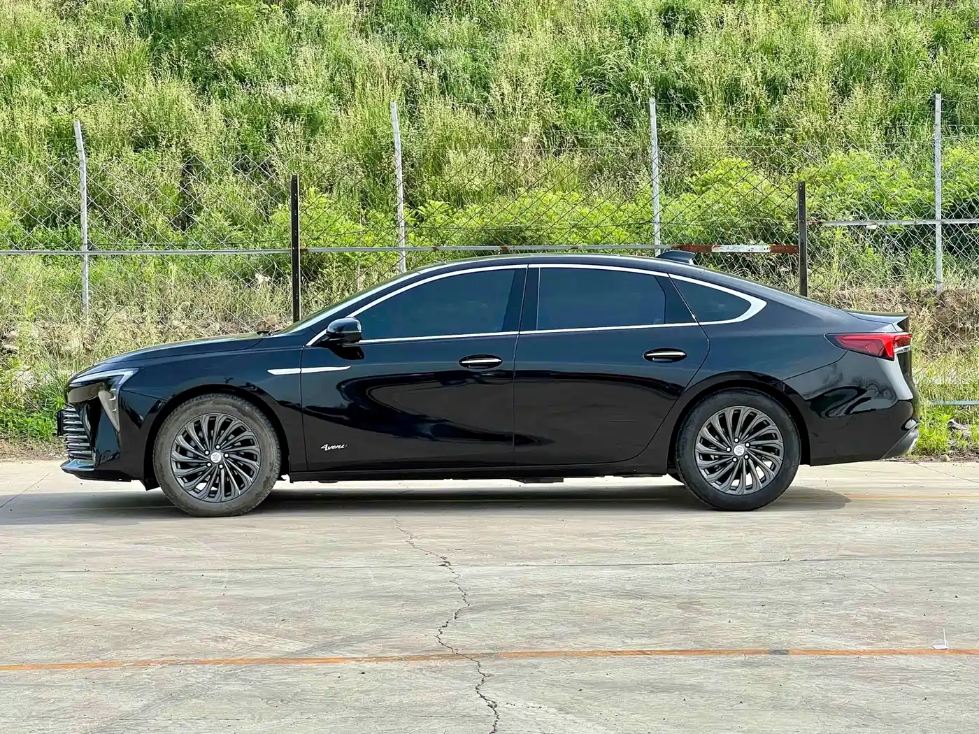 Buick LaCrosse 2025 Model 28T Platinum Edition фото 3